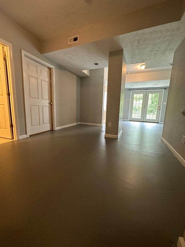 Building Photo - 3326 Yellow Sulphur Rd