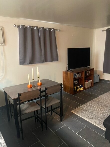 Building Photo - Brown Street Apartments