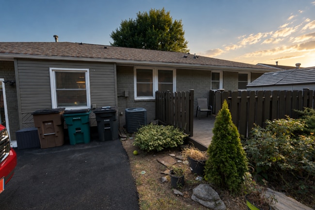 Building Photo - 564 Huntington Pkwy