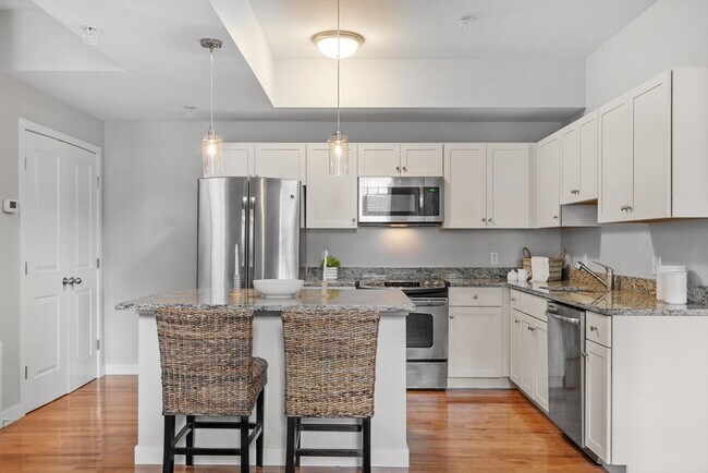 Building Photo - 99 Essex St