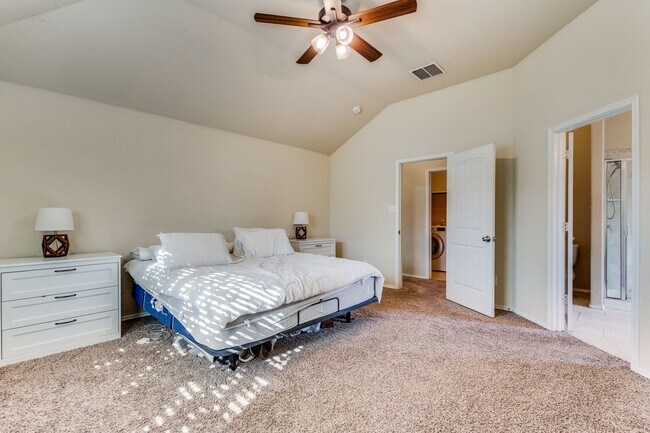 Building Photo - 3-BEDROOM, SINGLE STORY HOME IN CANDLEWOOD...