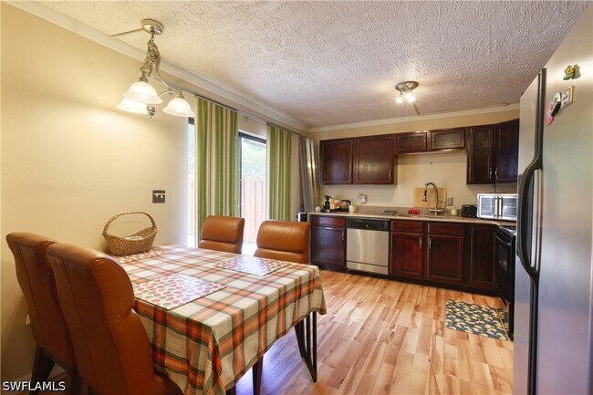 Building Photo - 1724 Park Meadows Dr