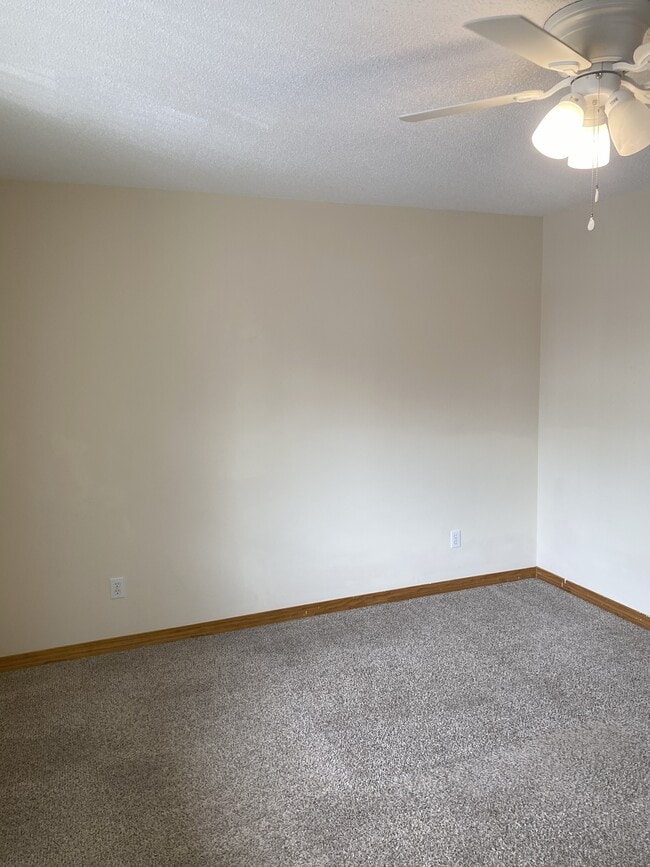 Building Photo - 852 Stonegate Ct
