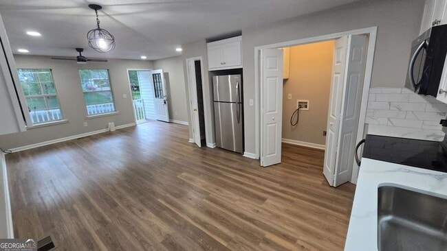 Building Photo - 3025 Mangum Dr