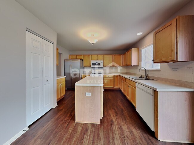 Building Photo - 528 Alyssa St