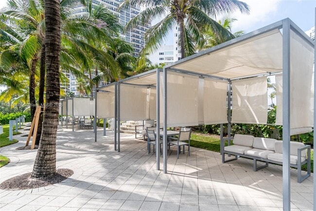 Building Photo - 10275 Collins Ave