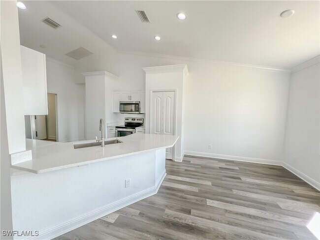 Building Photo - 3303 33rd St SW