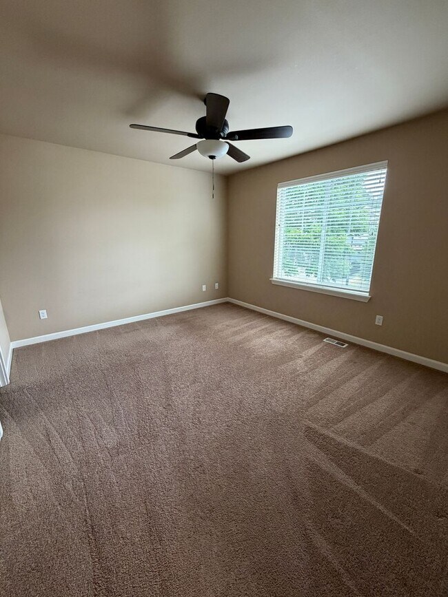 Building Photo - 1415 Grindstone Dr SE