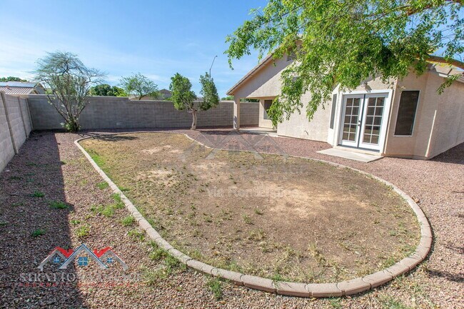 Building Photo - 8039 W Alex Ave