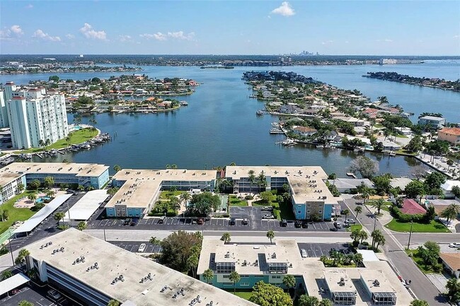 Building Photo - 6161 Gulf Winds Dr