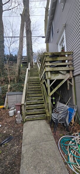 Building Photo - 147 Woodbine Ave