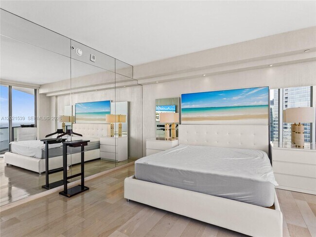 Building Photo - 1300 Brickell Bay Dr