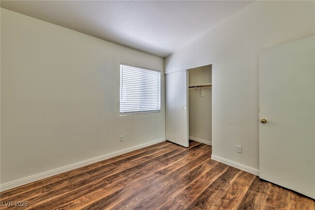 Building Photo - 5537 Oakwood Ridge St