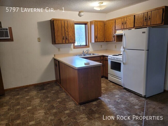 Primary Photo - 5797 Laverne Cir N
