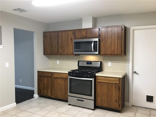 Building Photo - 307 Ridgewood Dr