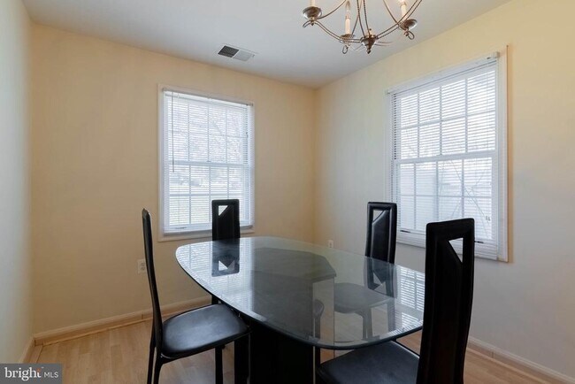 Building Photo - 105 Westwick Ct