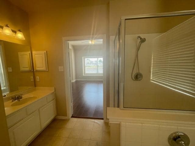 Building Photo - 10253 Lakeview Dr