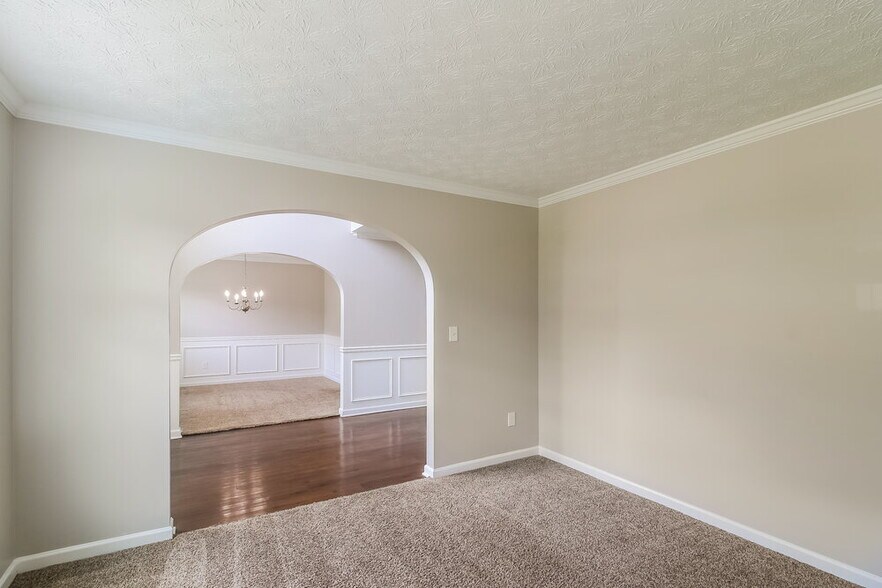 Building Photo - 604 Mohawk Cir