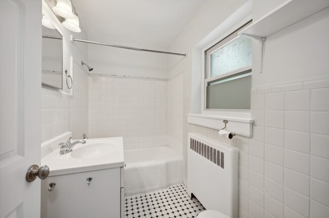 Building Photo - 205 Custer Ave