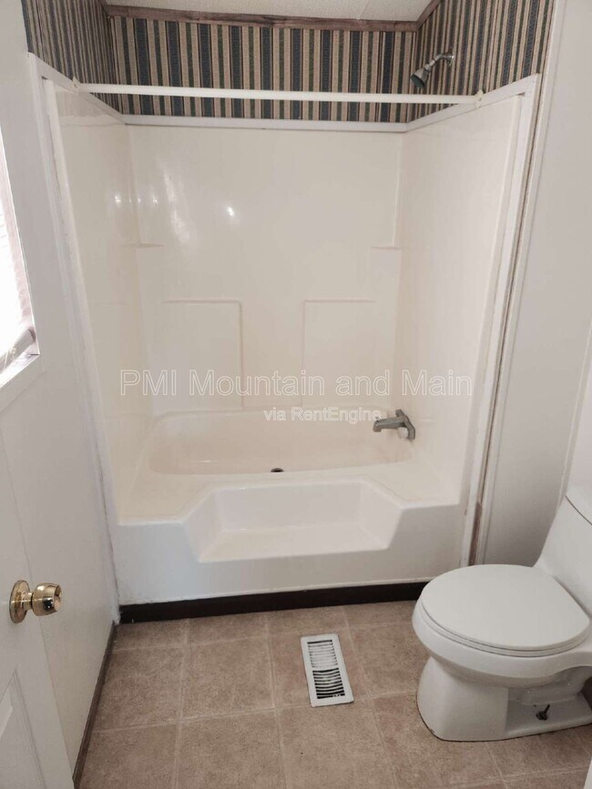 Building Photo - 17 Misty Mountain Way