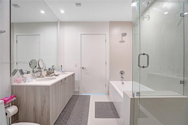 Building Photo - 501 NE 31st St