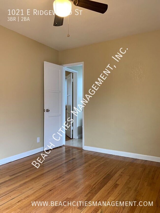 Building Photo - 1021 E Ridgewood St
