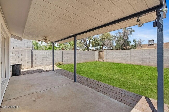Building Photo - 1664 E Del Rio Dr