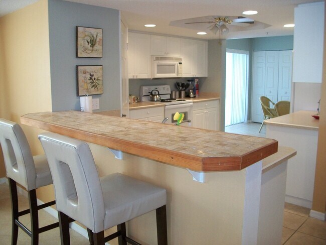 Building Photo - BEAUTIFULLY FURNISHED, 3 BEDROOM 2 BATH,  VACATION CONDO!