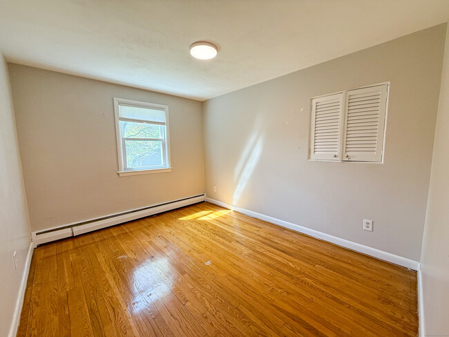Building Photo - 115 Fuller Dr