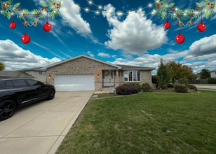 Building Photo - 725 Seminary Dr