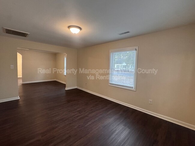 Building Photo - 1505 Axum Rd