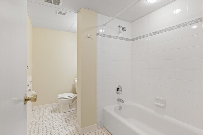 Building Photo - 2527 Swift Run St