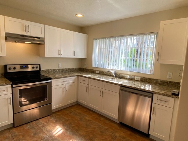 Building Photo - MOVE IN SPECIAL: Receive $500 off your second month’s rent!