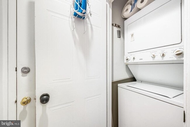 Building Photo - 301 G St NE