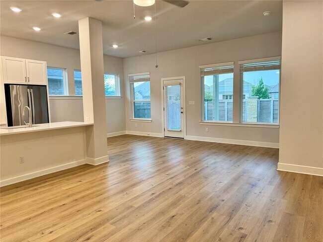 Building Photo - 509 Three Feathers Ct