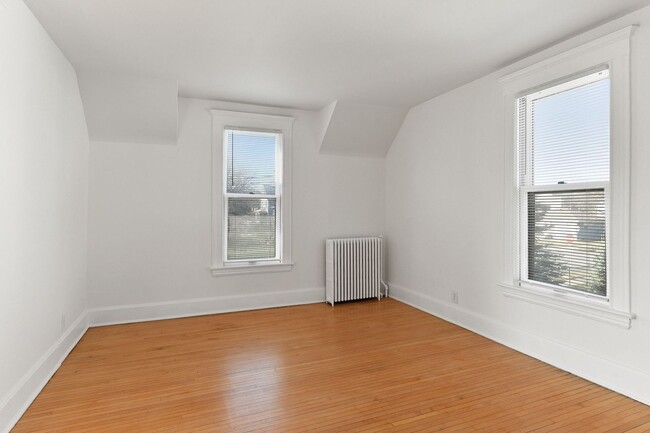 Building Photo - 420 N Oliver Ave