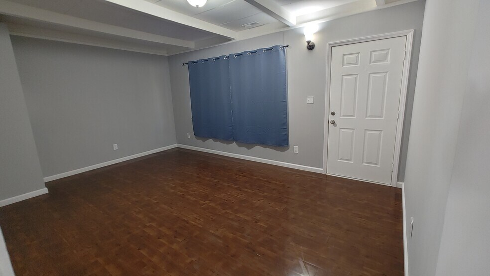 Building Photo - 2133 Woodbine Ave