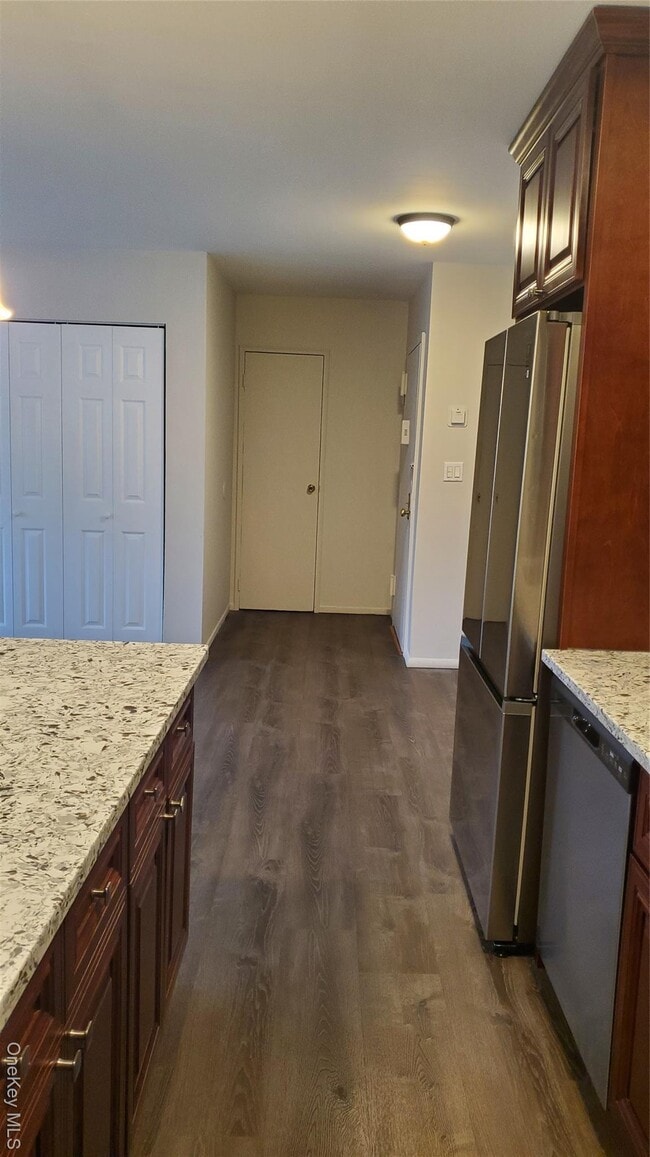 Building Photo - 460 Old Town Rd