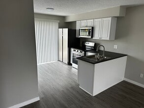 Building Photo - 1126-1128 SE 6th Ave