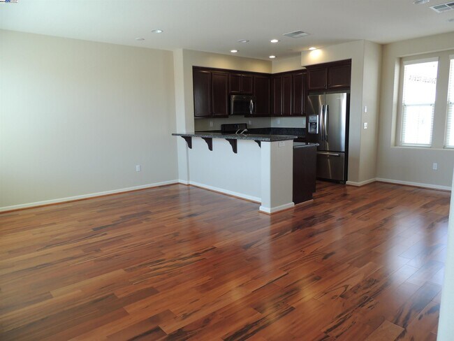Building Photo - 118 Selby Lane