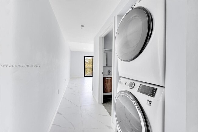 Building Photo - 840 NE 130th St