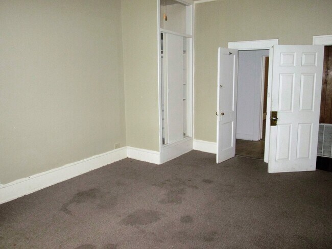 Building Photo - 4 Bedroom Close to LA Tech