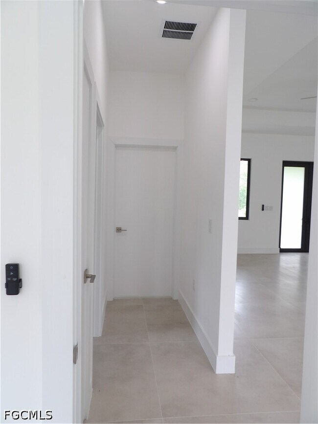 Building Photo - 174 Ocean Park Dr