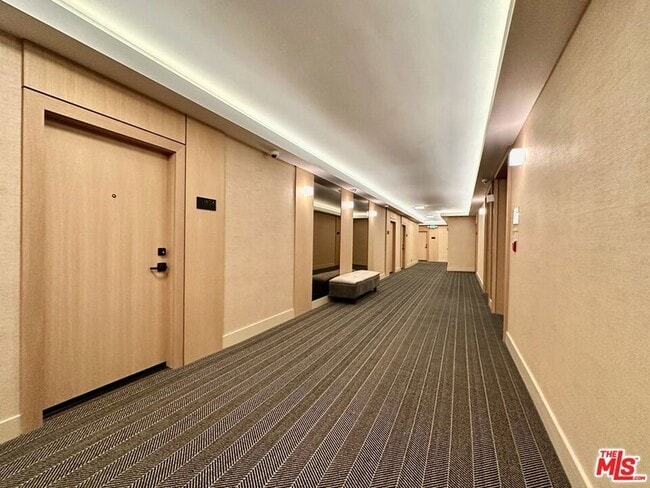 Building Photo - 999 N Doheny Dr