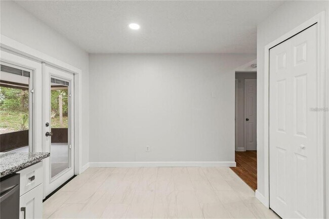Building Photo - 1811 Oakgrove Ave