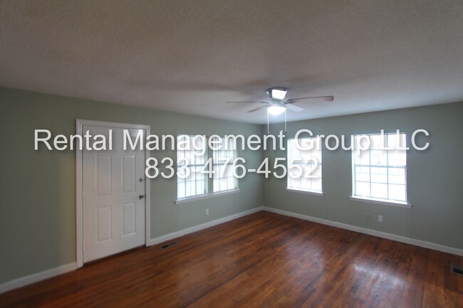 Building Photo - New On The Market! Totally Renovated! Chec...