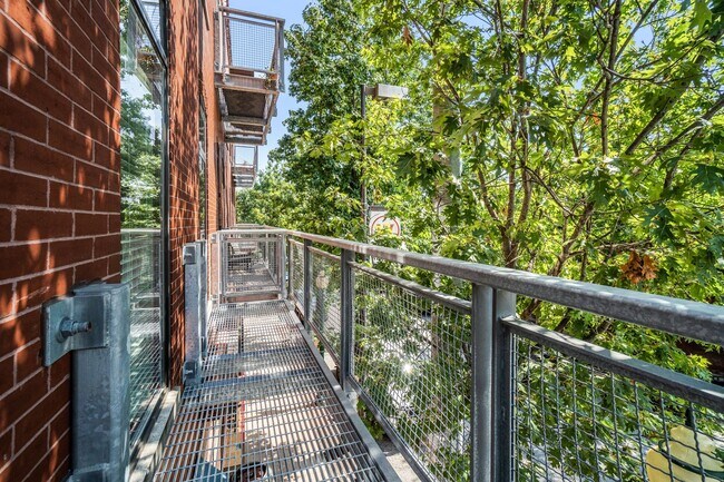 Building Photo - Modern 1 Bedroom, 1 Bath Apartment Home  Located In Historic Westport