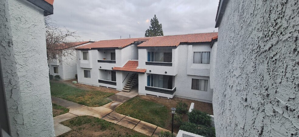 Building Photo - 1455 E Katie Ave