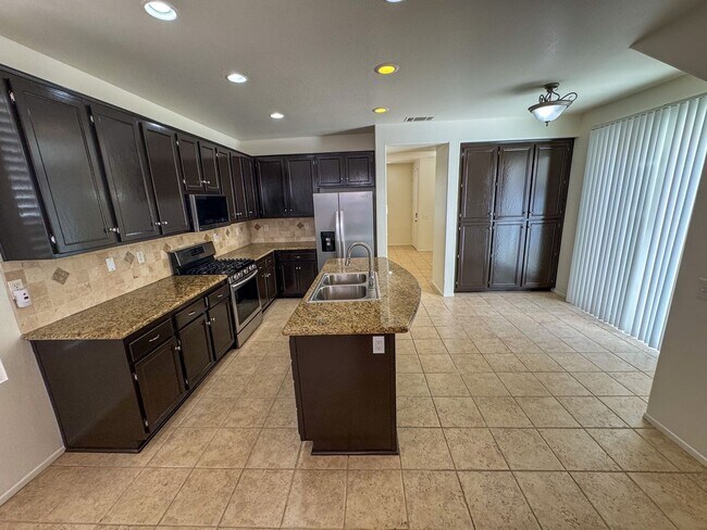 Building Photo - 4 Bedroom home available for Lease in Cent...