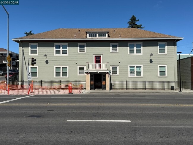 Building Photo - 2303 Sonoma Blvd